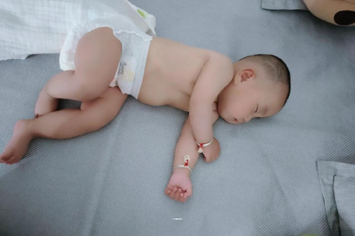 东海怀孕多久会显肚子